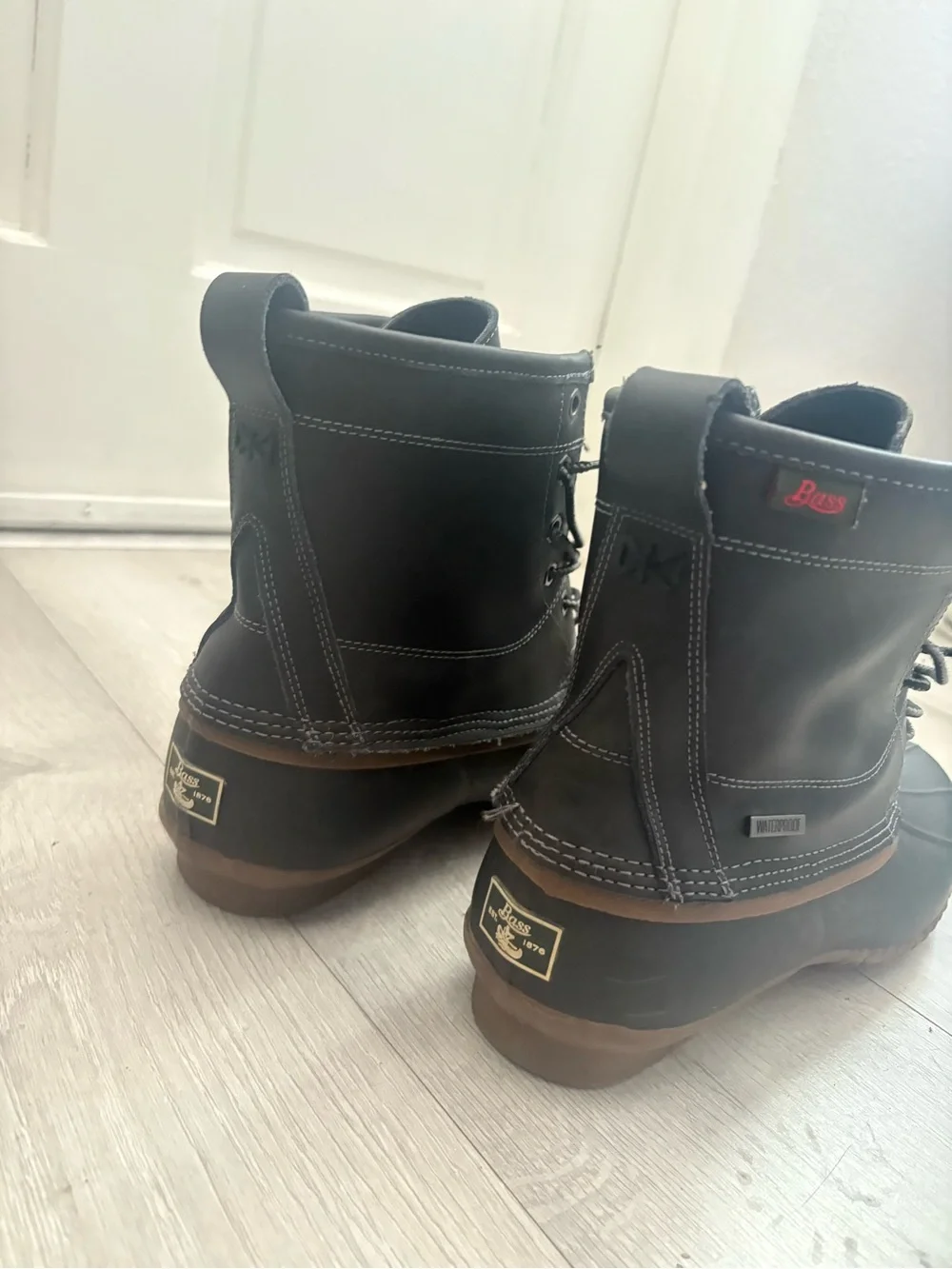 BASS LEATHER BLACK AND GREY Lace-Up Duck Boots